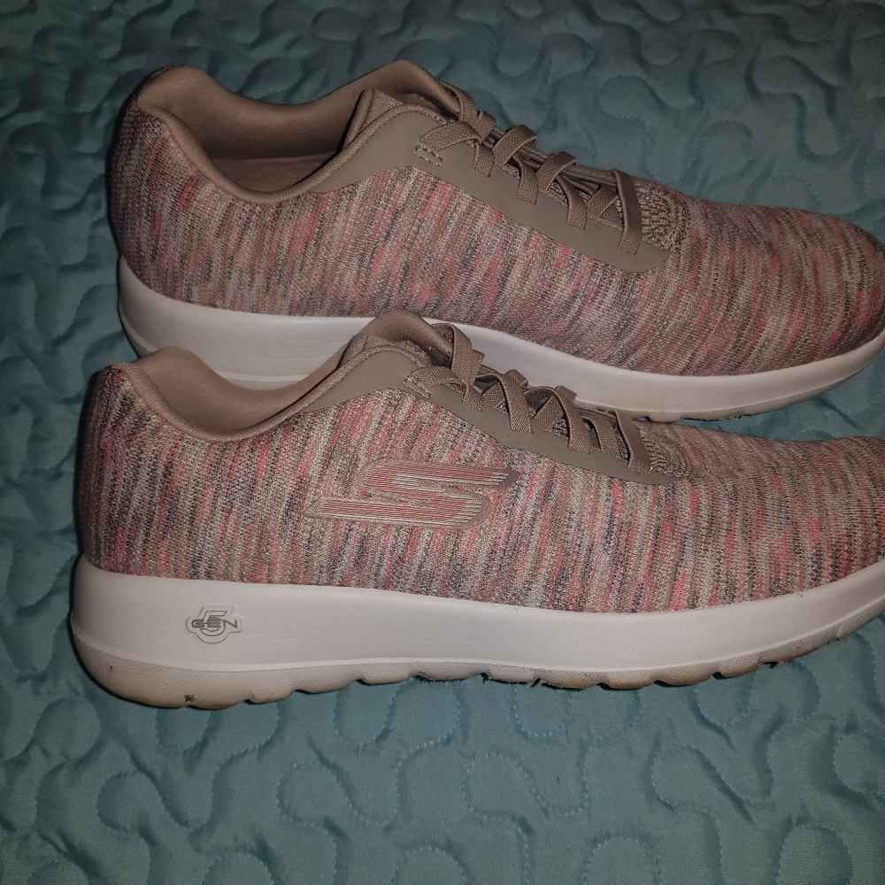 Sketchers size 10 slip on shoes